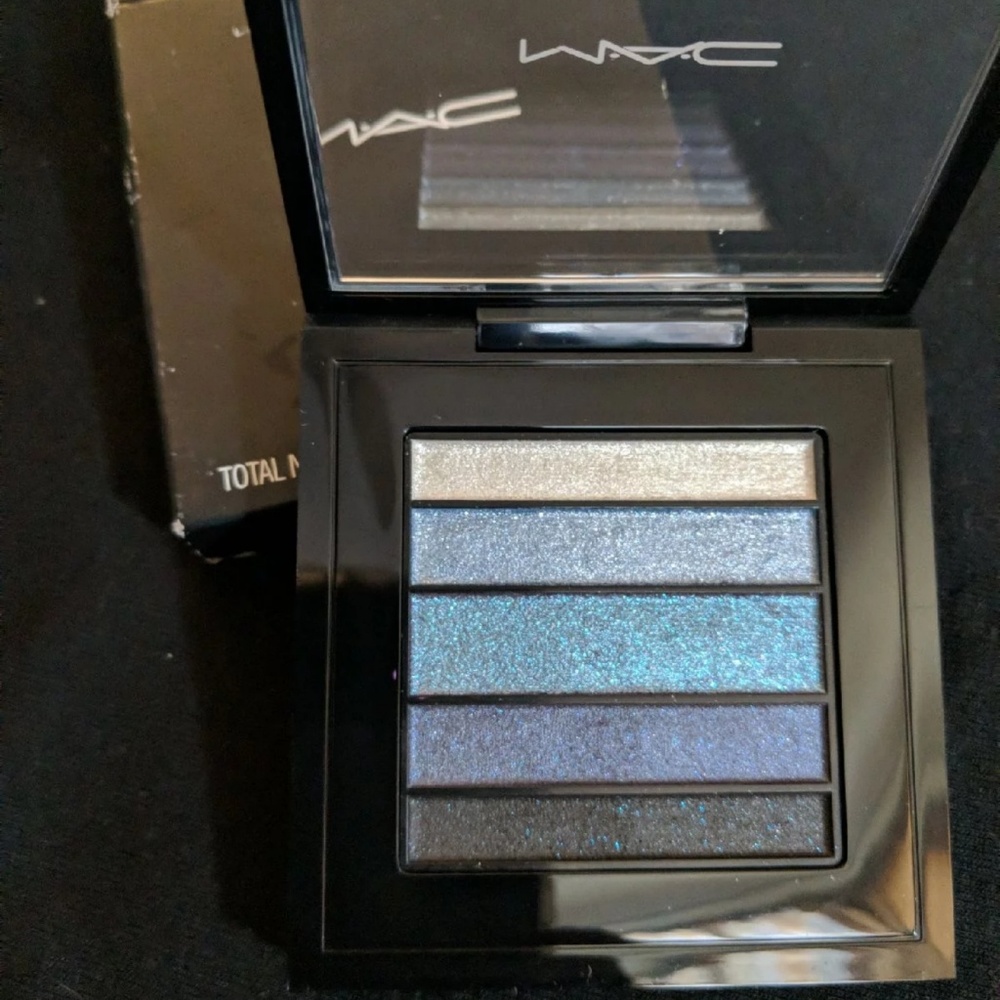 BNIB MAC Bleuluxe Shadow Palette